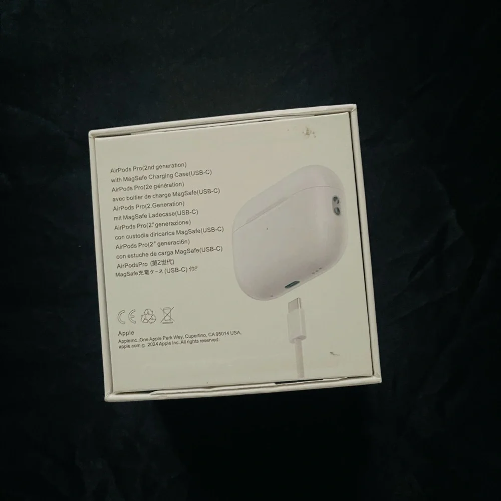 Apple White Wireless Earbuds with Charging Case